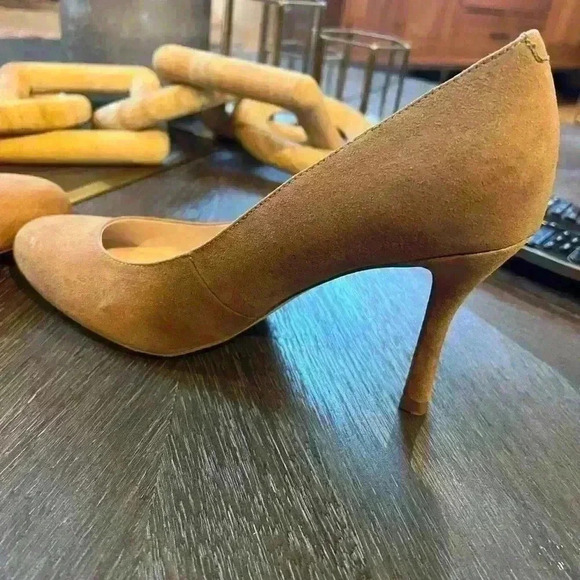 Nine West Dylan Tan Suede Round Toe Pump - Picture 6 of 7